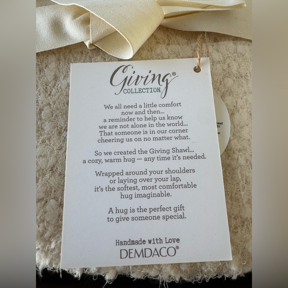 New DEMDACO Cream Giving Shawl 100% Nylon-NWT In Box Cozy Soft Shawl - Picture 10 of 15